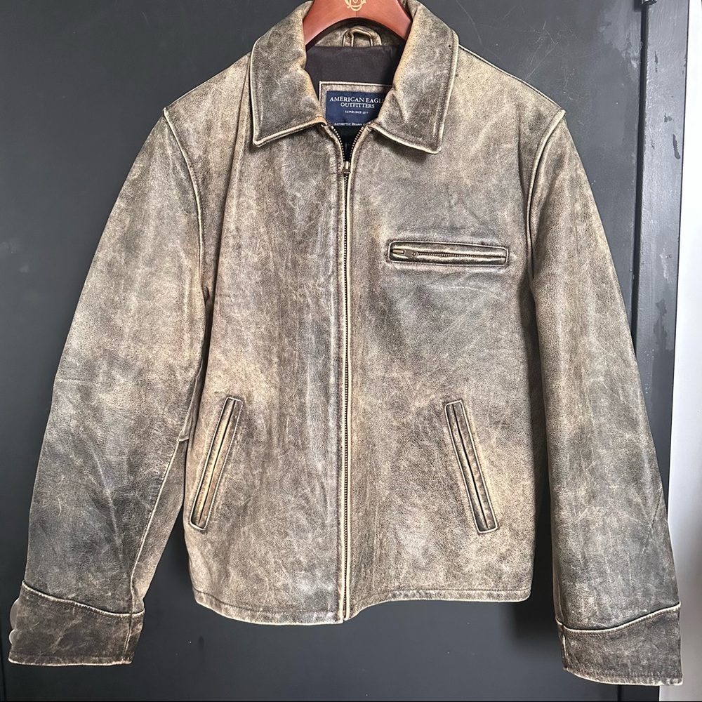 Amazing vintage Y2K era distressed brown genuine leather bomber jacket 🤎